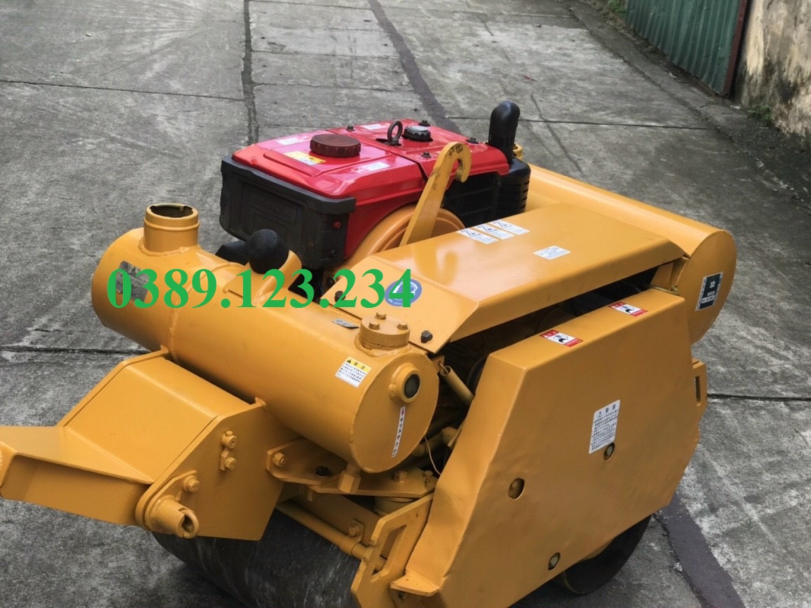 LU DẮT TAY - KOMATSU 700KG